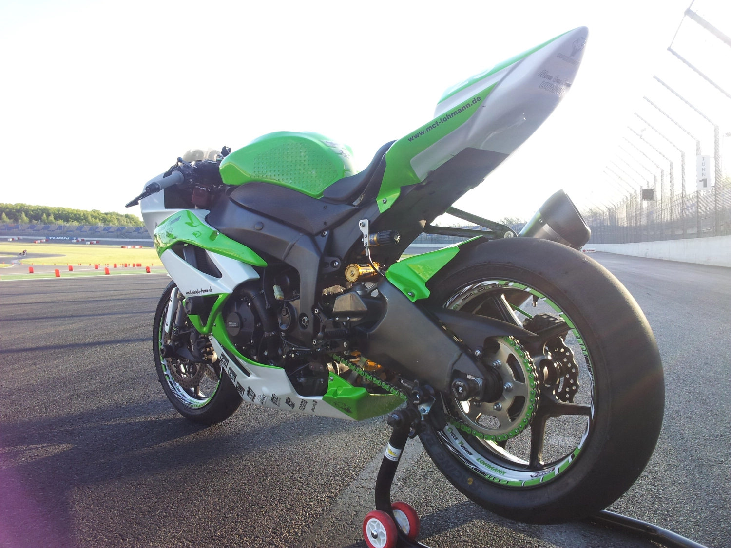 Kawasaki ZX6R Racing "Betty" Umbau von Bike Tech Lohmann