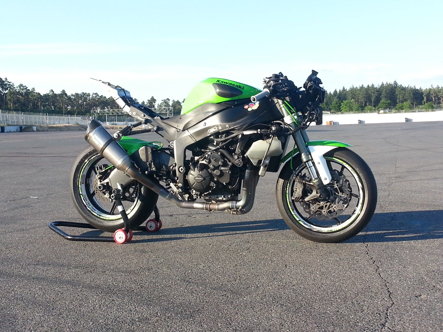 Kawasaki ZX6R Racing "Betty" Umbau von Bike Tech Lohmann